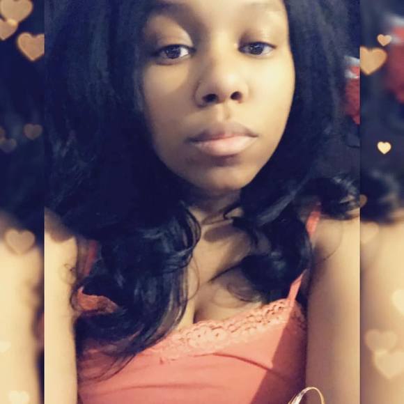 Meet your Posher, Alexia - Picture 1 of 1